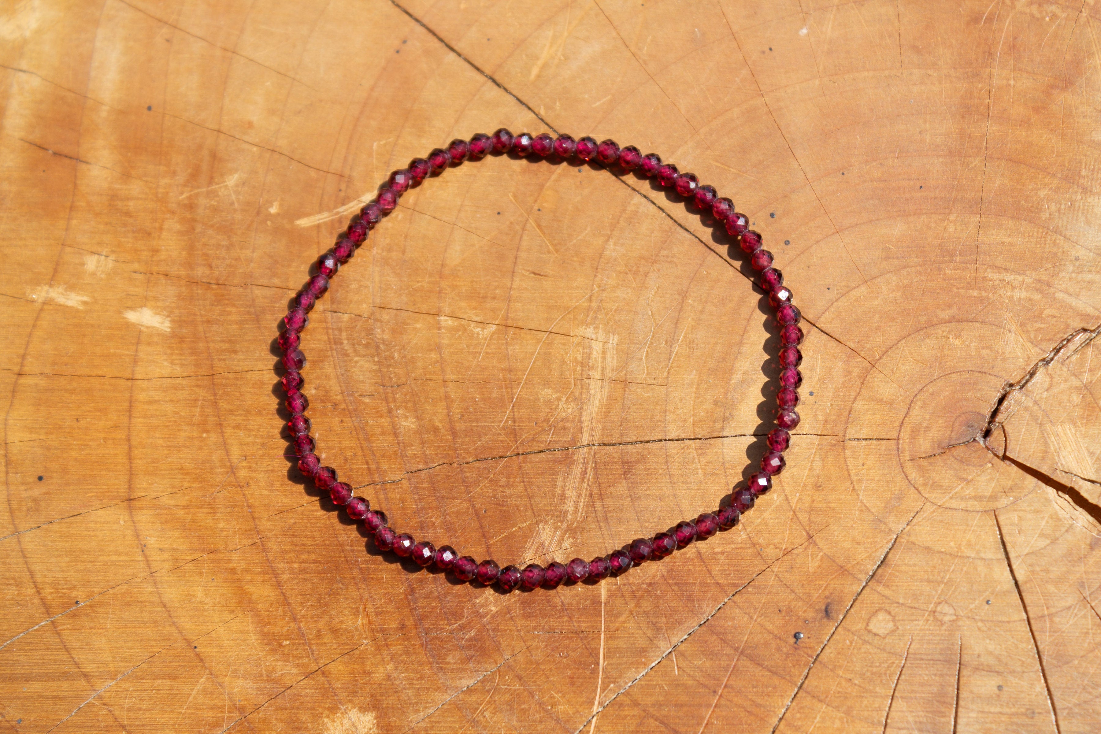 Bracelet de grenat fin